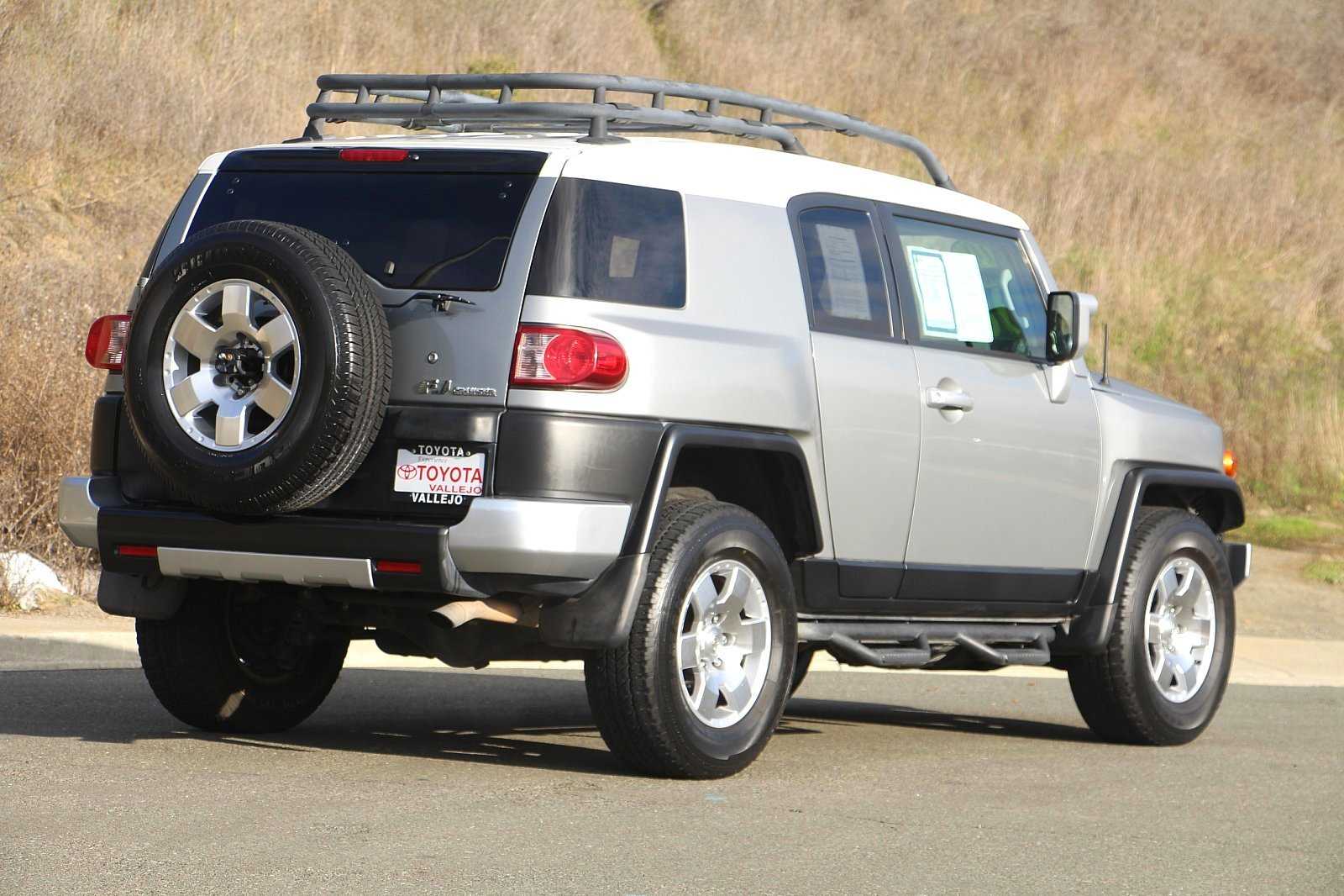 2010 Fj Cruiser Review Car And Driver